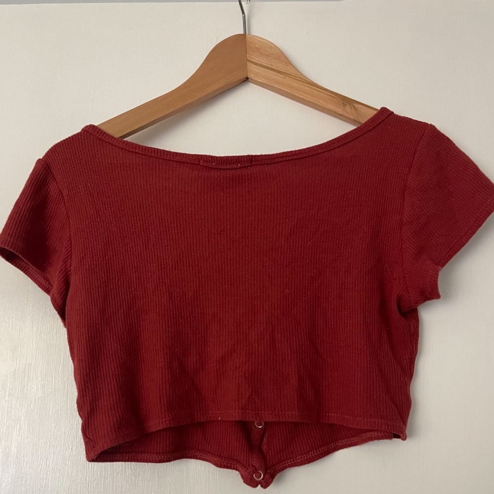 Red Button-Up Crop Top - Picture 2 of 2